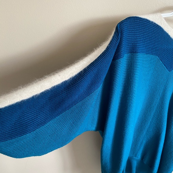 Vintage blue long sleeve sweater - Picture 4 of 4